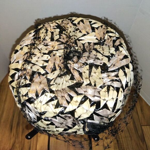 Vintage Sears Millinery Black & White Woven Round Pillbox Hat w/Net 8"in Around. - Picture 4 of 6